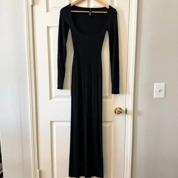 Skims Soft Lounge Long Sleeve Ribbed Maxi Dress in Onyx - Picture 4 of 7